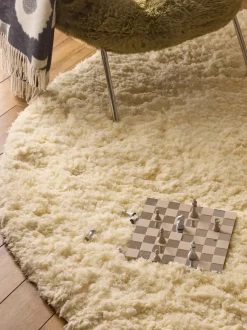 Alfombra artesanal con forma orgánica Tully