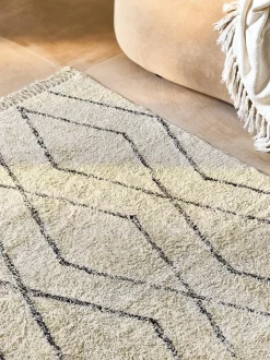 Alfombra artesanal de algodón con flecos Bina