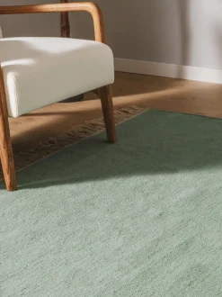 Alfombra artesanal de lana con flecos Liv