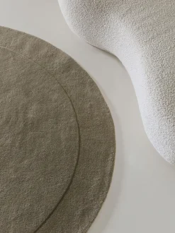 Alfombra artesanal de lana con forma orgánica Shape