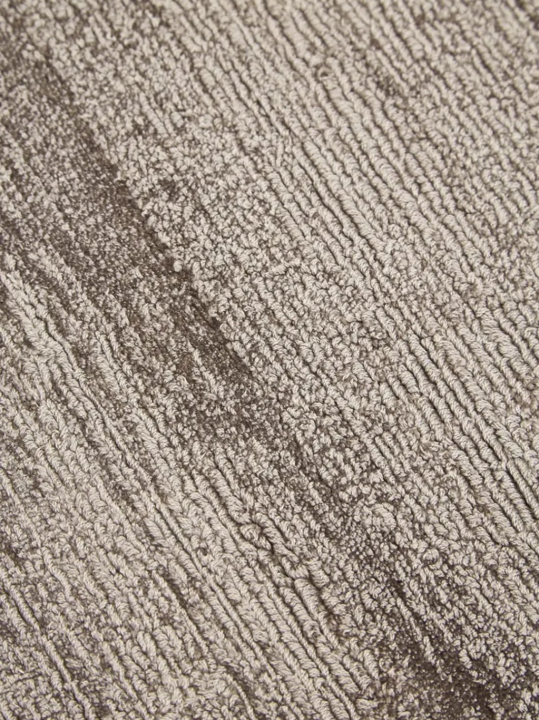 Alfombra artesanal de viscosa Jane