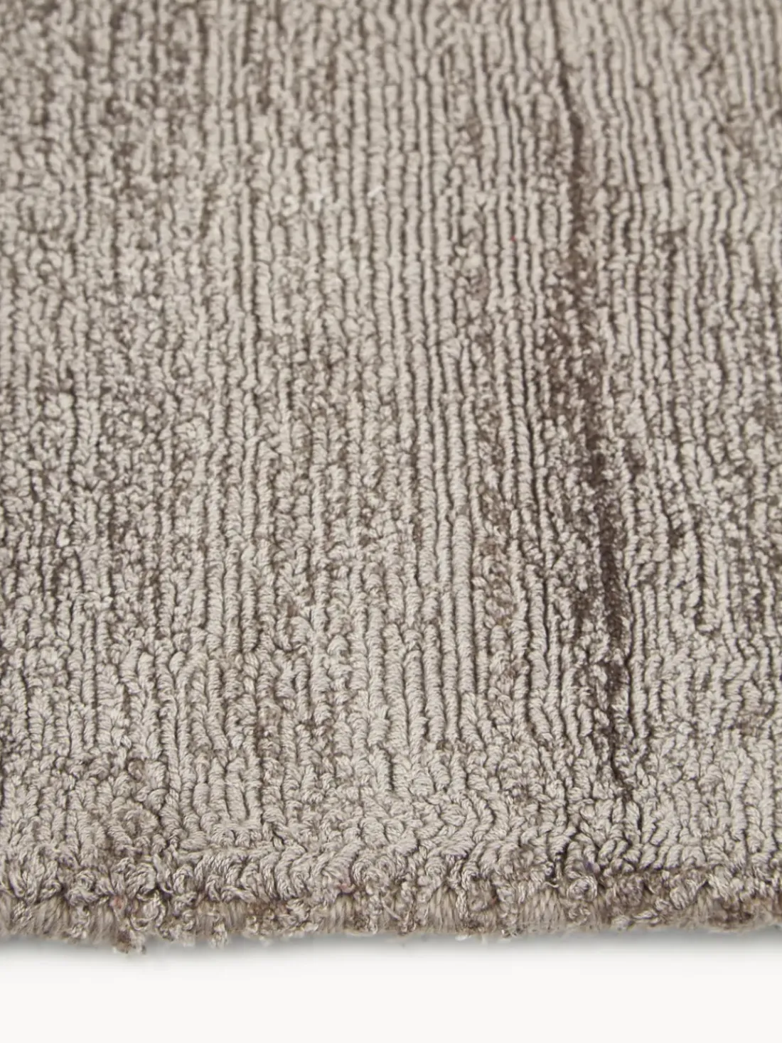 Alfombra artesanal de viscosa Jane