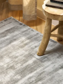 Alfombra artesanal de viscosa Jane