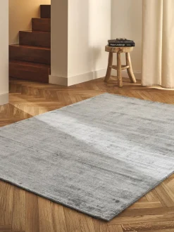 Alfombra artesanal de viscosa Jane