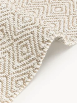Alfombra artesanal exterior con estampado de rombos vintage Rika