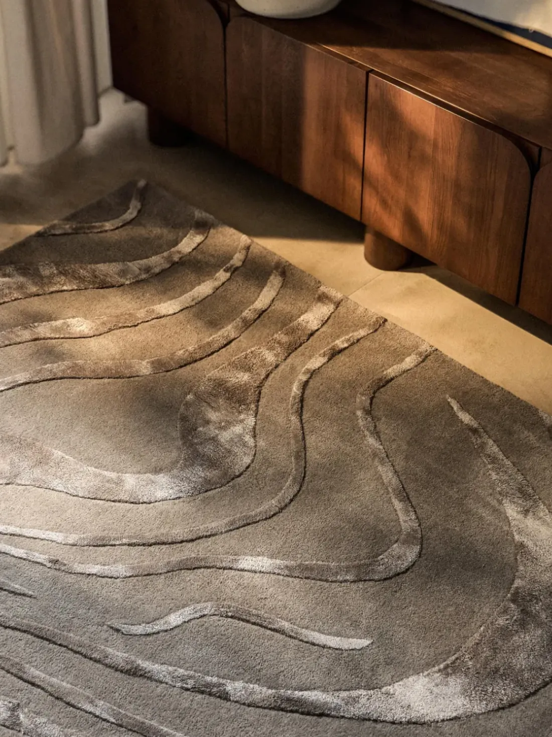 Alfombra artesanal texturizada de pelo corto Winola