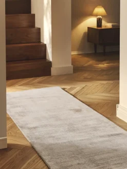 Alfombra corredor artesanal de viscosa Jane