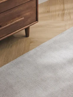 Alfombra corredor artesanal de viscosa Jane