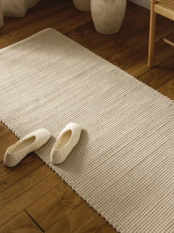 Alfombra corredor artesanal de algodón con diseño de rombos y flecos Bina