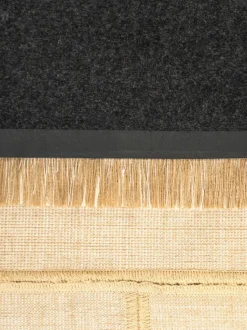 Alfombra corredor de pelo corto con flecos de diseño Folkform Monochrome