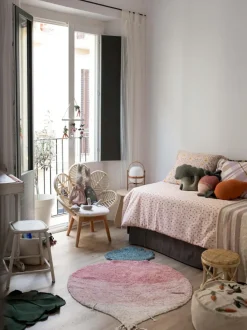 Alfombra infantil artesanal Ramona the Radish, lavable