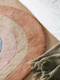 Alfombra infantil artesanal de lana con flecos Rainbow