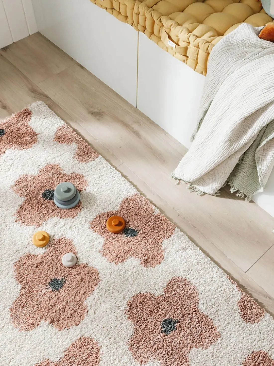 Alfombra infantil con motivos florales Gobi