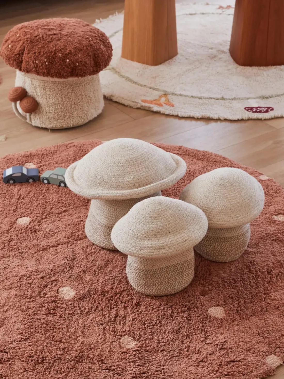 Alfombra infantil redonda artesanal con efecto alto-bajo Dot, lavable