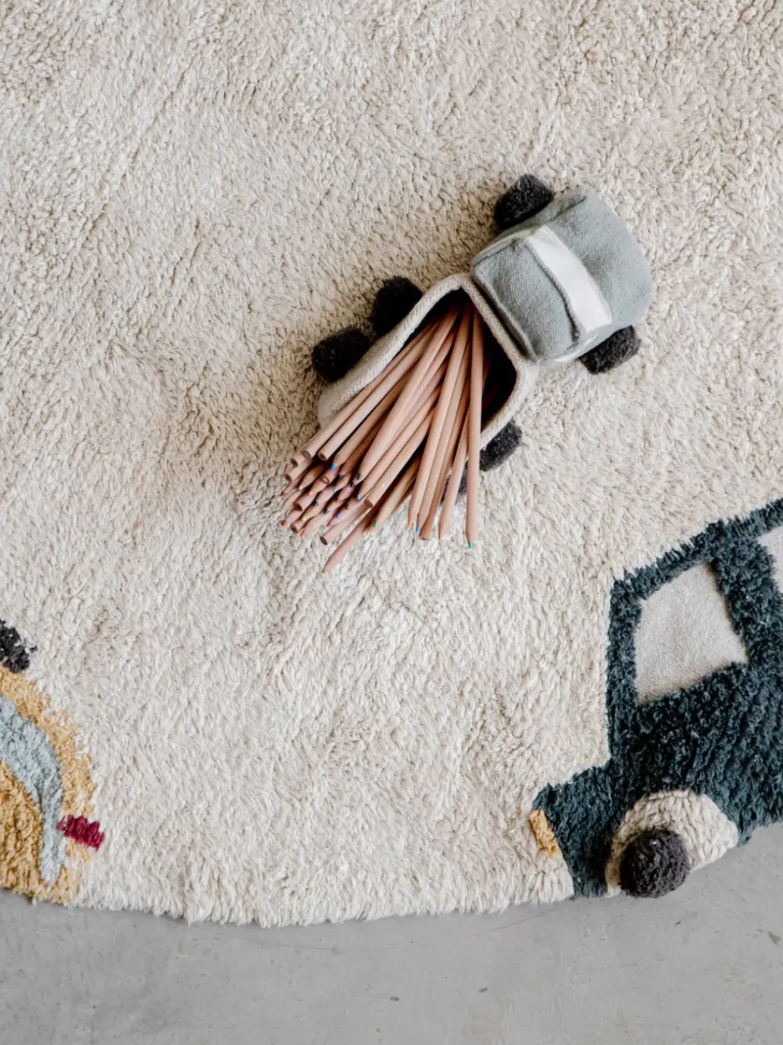 Alfombra infantil redonda artesanal con efecto alto-bajo Wheels, lavable