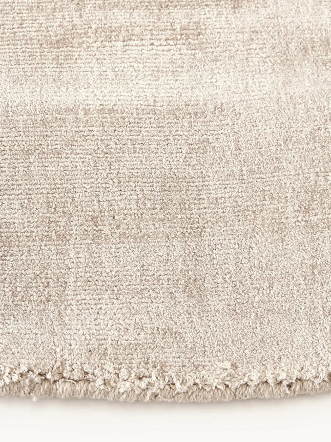 Alfombra redonda artesanal de viscosa Jane