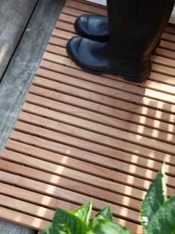 Alfombrilla de baño de madera de teca Anna
