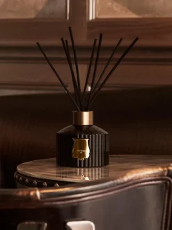 Ambientador artesanal Cyrnos (higo negro, madera de cedro, lavanda, pino)
