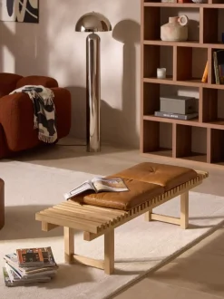 Banco de madera de fresno con asiento de cuero Sora