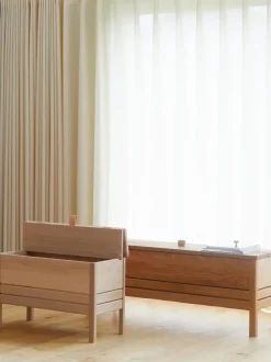 Banco de madera de roble con espacio de almacenaje A Line