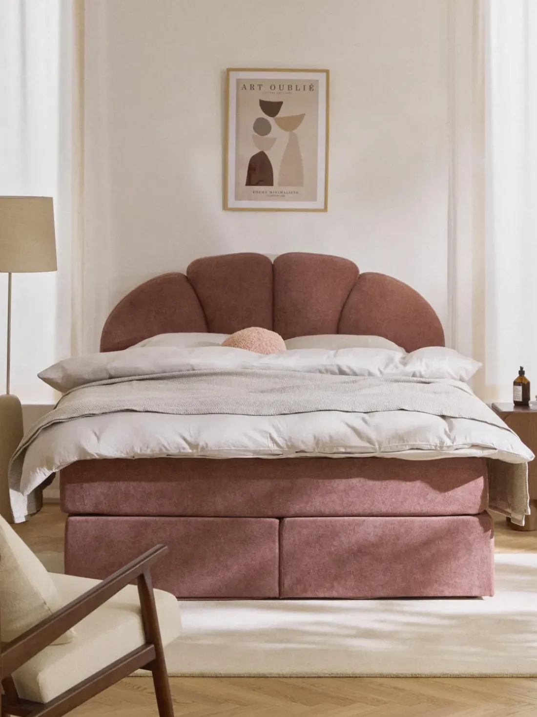 Cama continental con espacio de almacenamiento Romia
