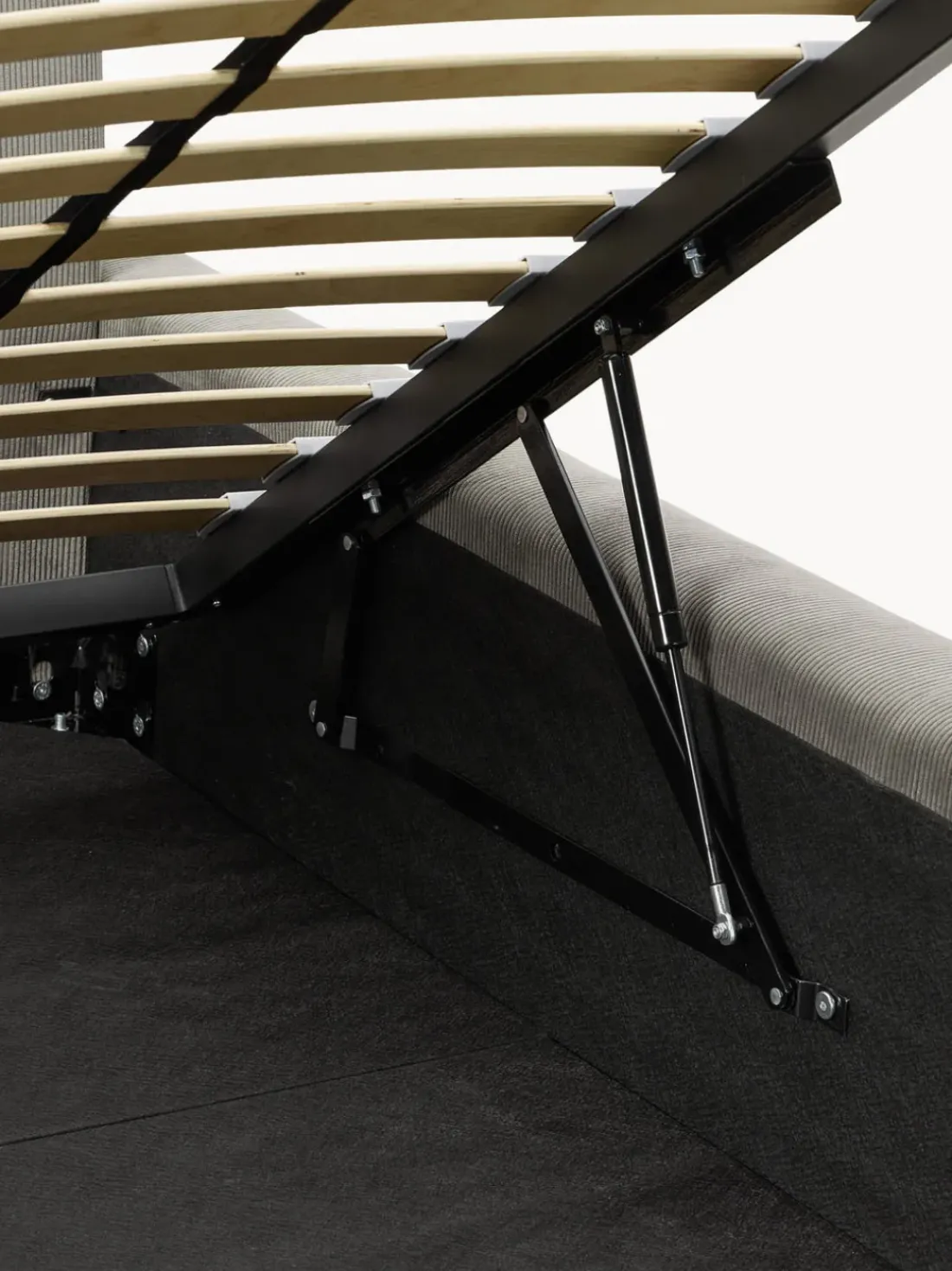 Cama tapizada con espacio de almacenamiento Melva