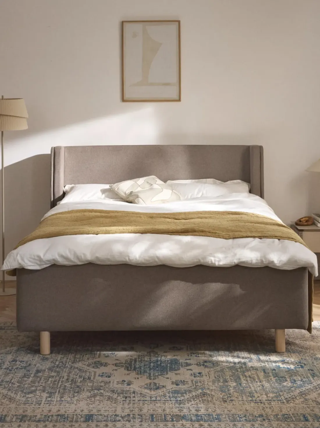 Cama tapizada con espacio de almacenamiento Arche