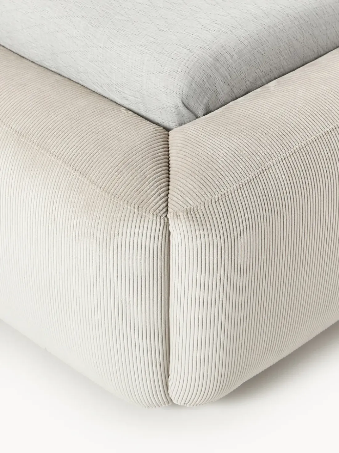 Cama tapizada con espacio de almacenamiento Melva
