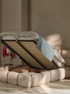 Cama tapizada en tejido bouclé con espacio de almacenamiento Tayla
