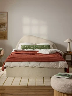 Cama tapizada en tejido bouclé Gary