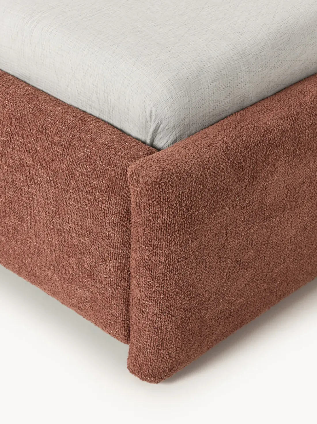 Cama tapizada en tejido bouclé Gary
