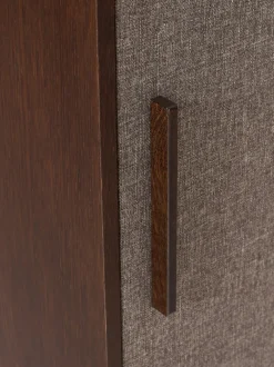 Chiffonnier de madera con frente tapizado Wisp