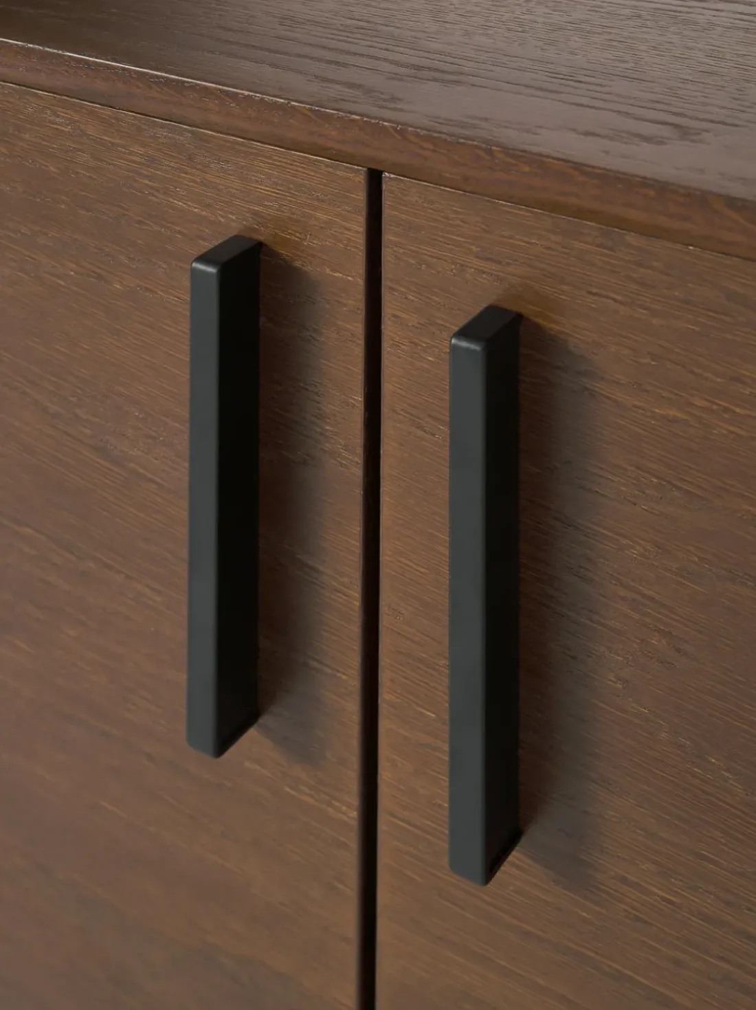 Chiffonnier de madera de roble Diana