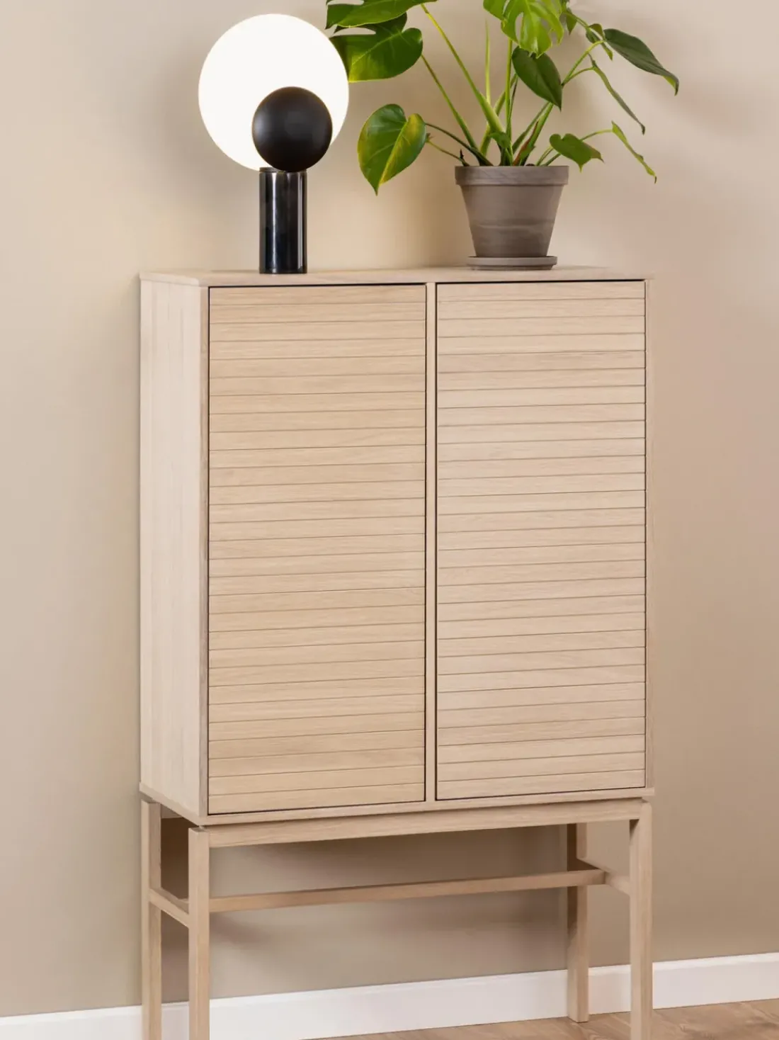 Chiffonnier de madera Linley
