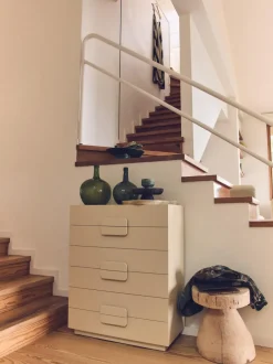 Cómoda artesanal de madera sungkai Spacious