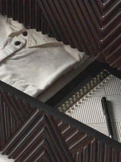Cómoda de madera de mango Louis