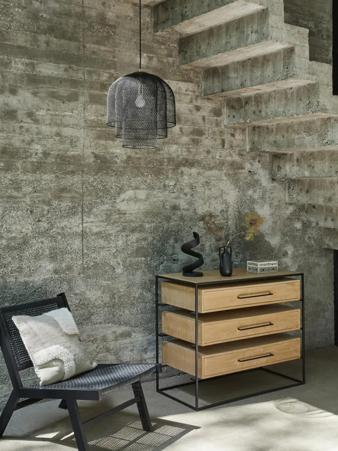 Cómoda de madera de mango Lyle