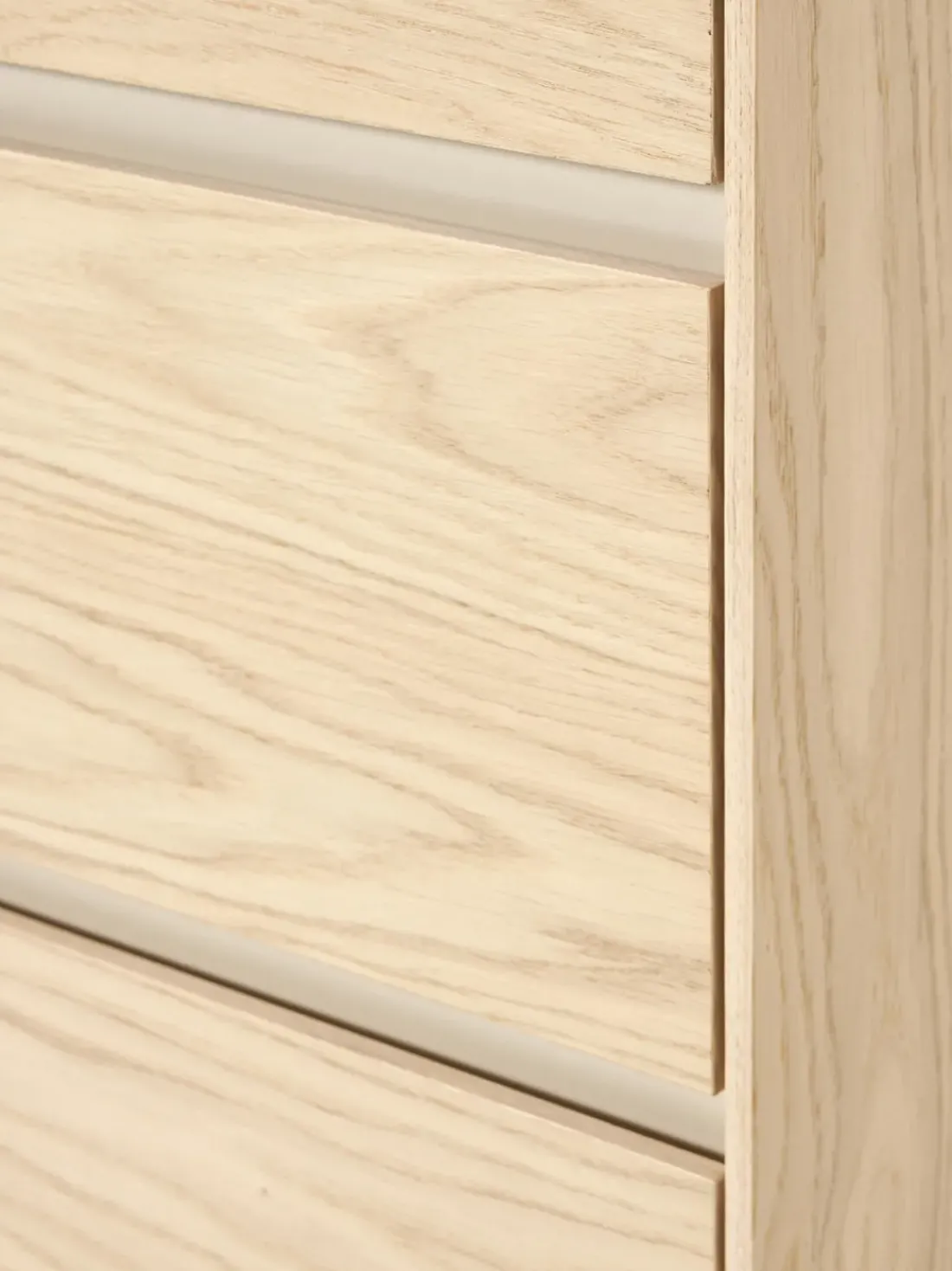 Cómoda de madera Larsen