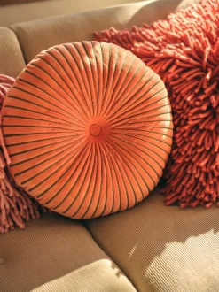 Cojín redondo artesanal de algodón Ripple, Ø 50 cm