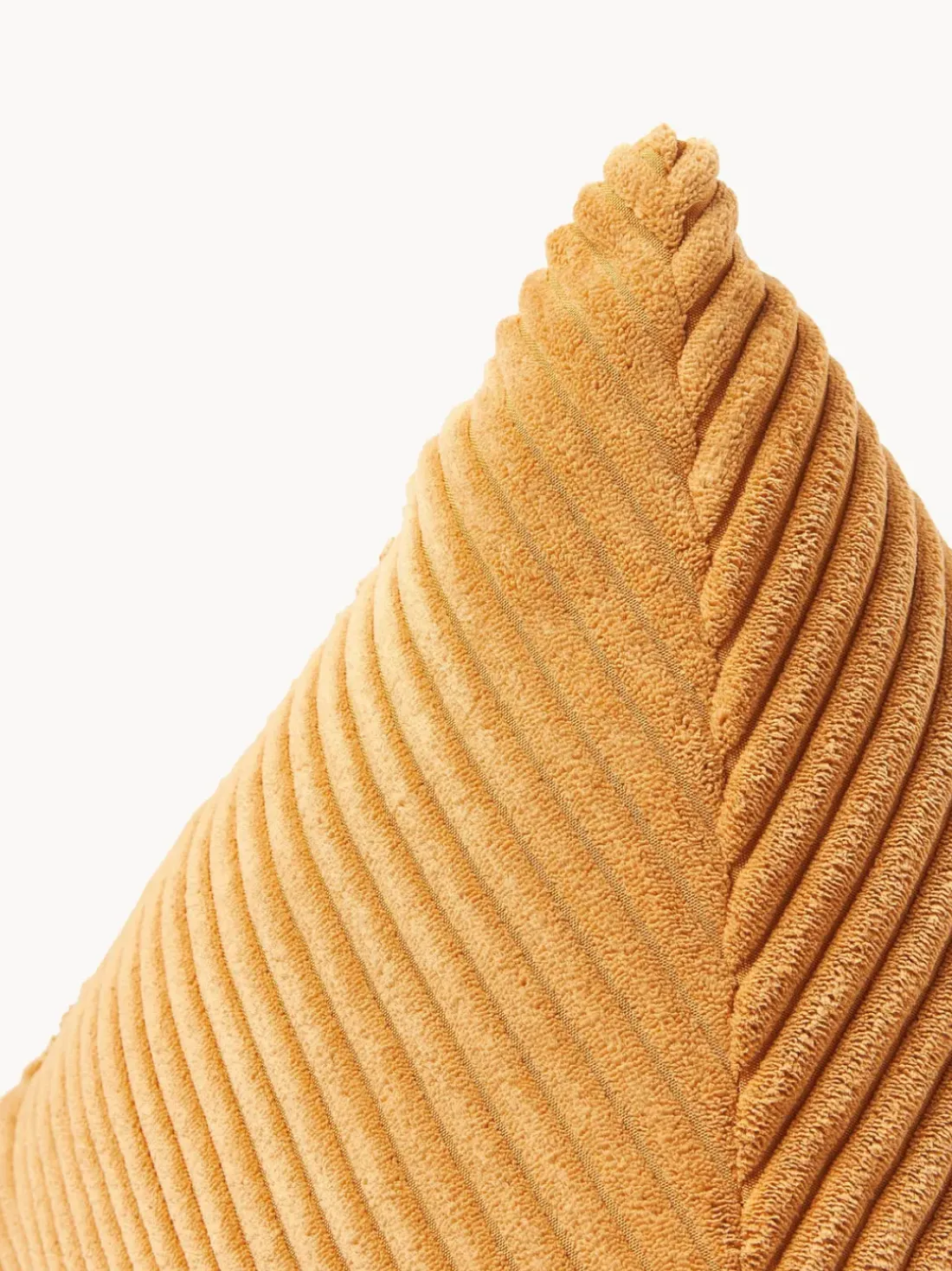 Cojín triangular de pana Kylen