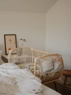 Cuna artesanal de ratán ajustable en altura Martha