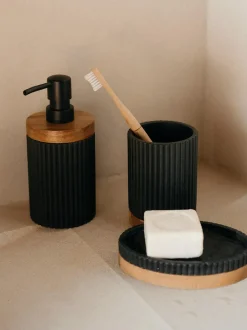Dosificador de jabón con adorno de madera Laura