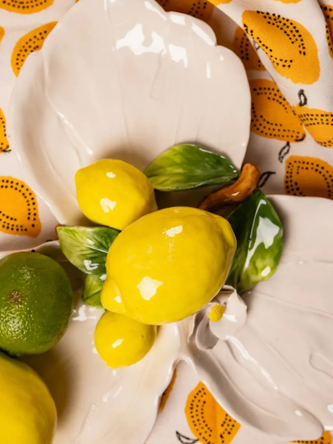 Fuente pintada a mano Lemon