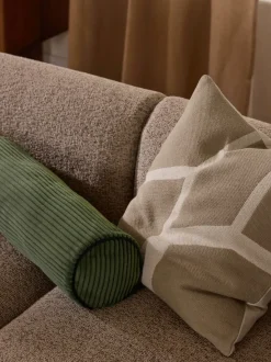 Funda de cojín artesanal con motivos geométricos Asta