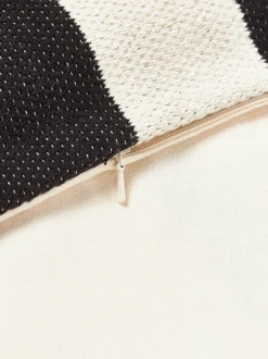 Funda de cojín artesanal con motivos geométricos Asta