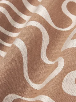 Funda de cojín para exterior con estampado de ondas bordadas Shanti