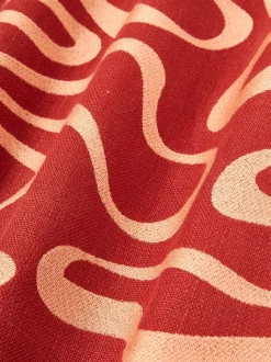 Funda de cojín para exterior con estampado de ondas bordadas Shanti