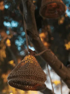 Guirnalda de luces LED solares de yute Maro