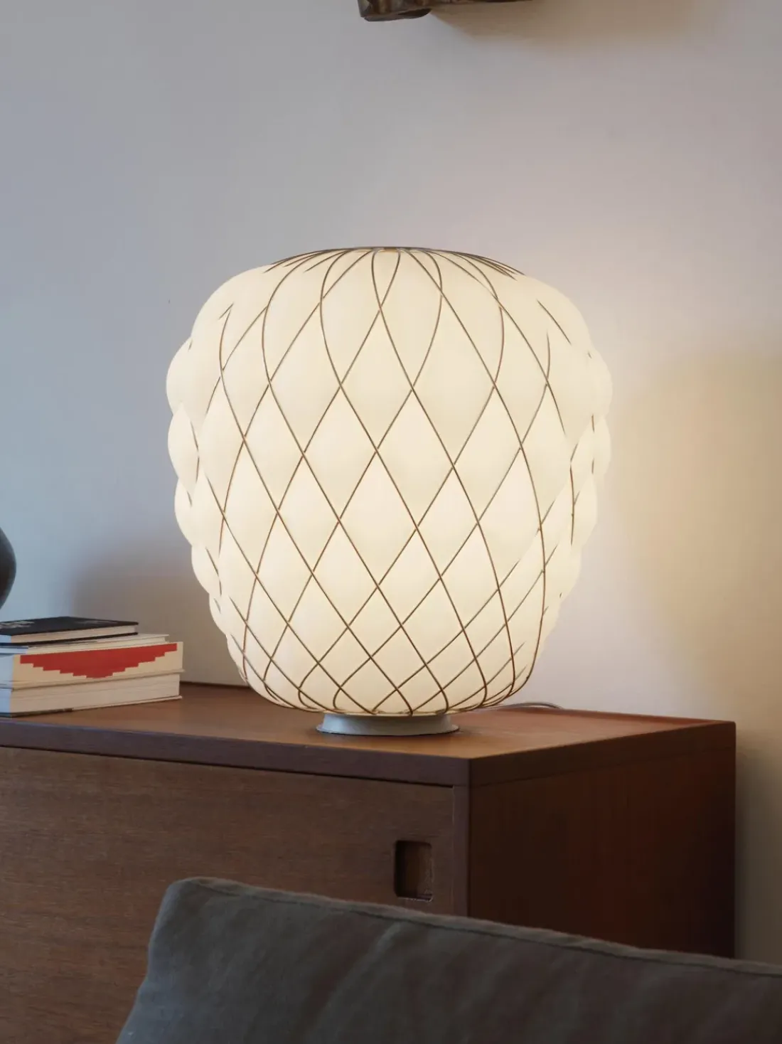 Lámpara de mesa artesanal grande regulable Pinecone