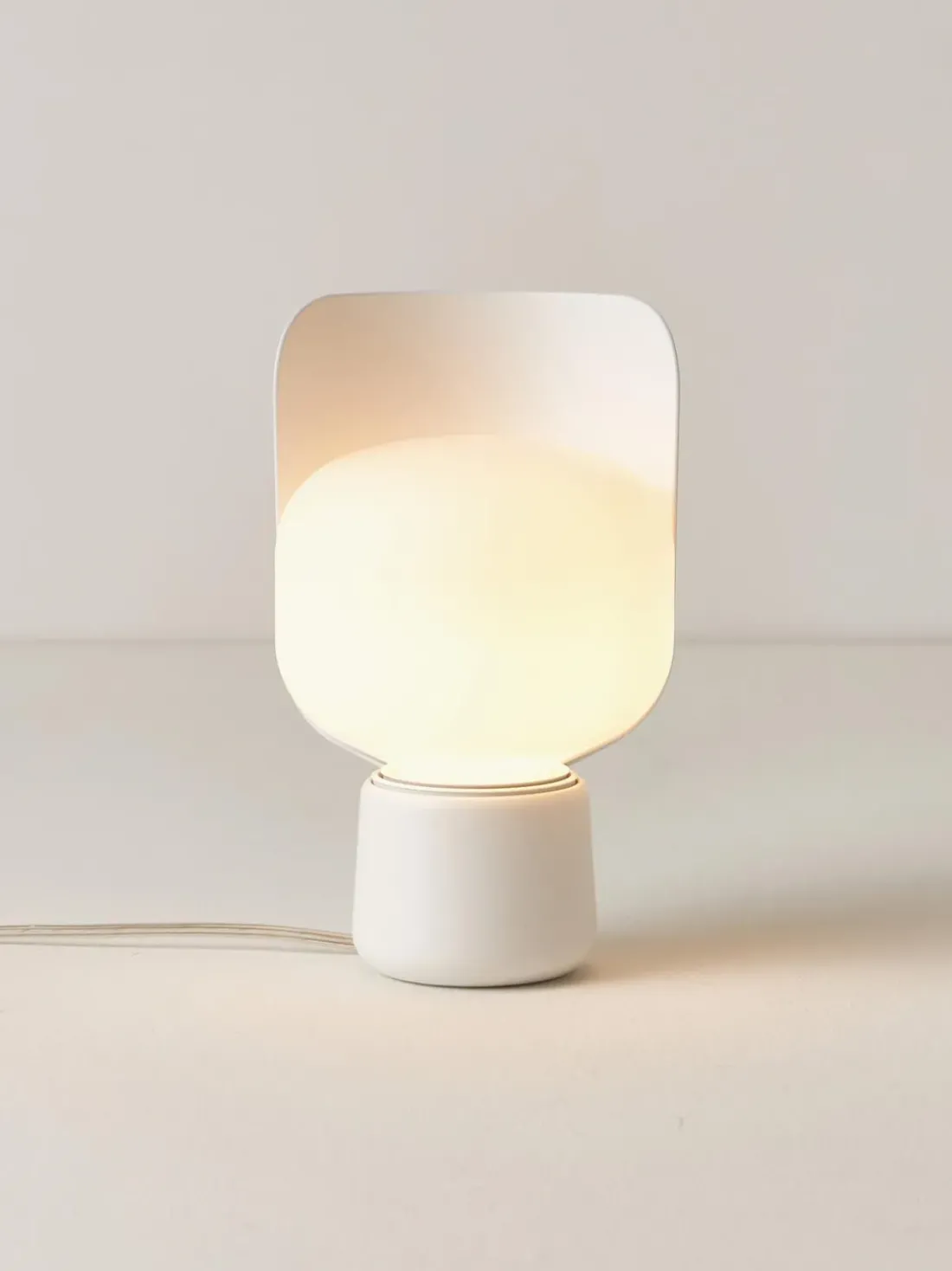 Lámpara de mesa artesanal pequeña Blom